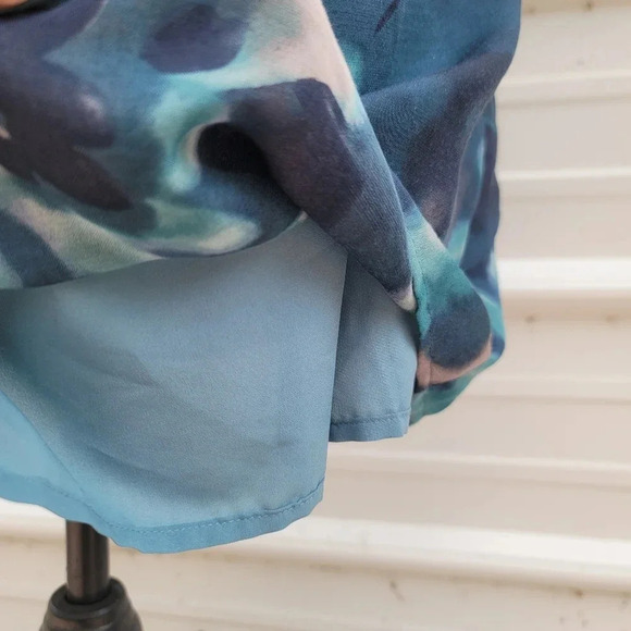 Ann Taylor LOFT Gray Turquoise Blue Watercolor Sheath Ruffle Dress V-Neck Sz 6 - Picture 2 of 12